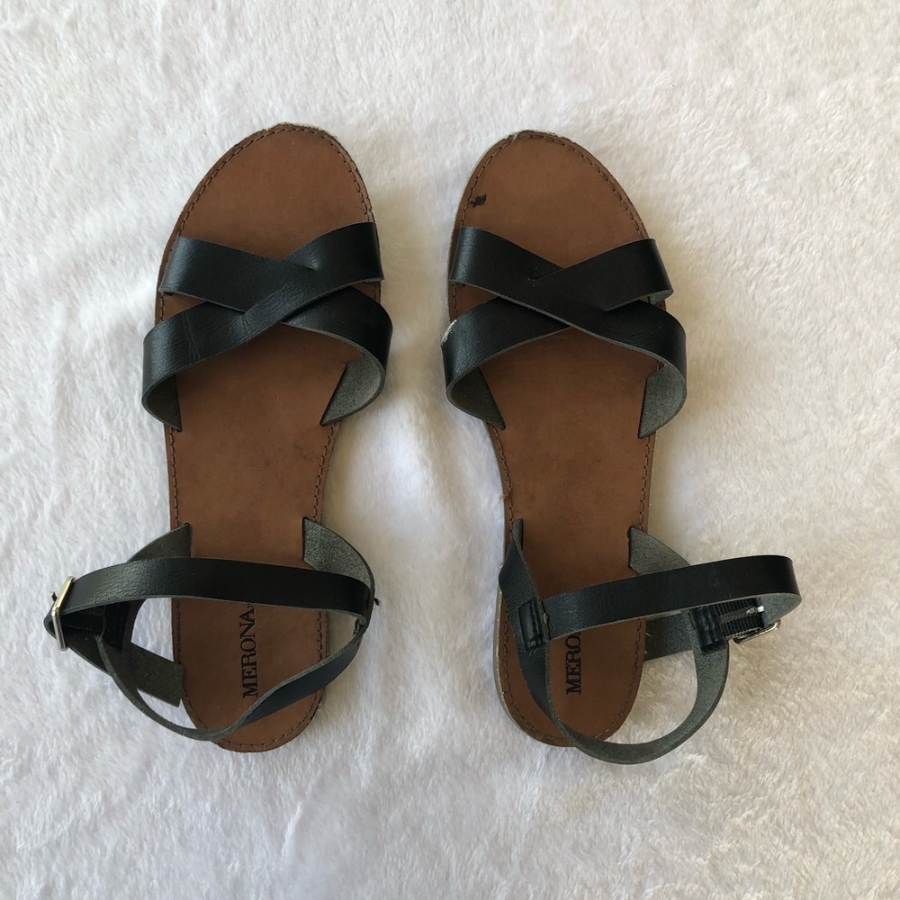 Black sandals with buckle size 8 Merona
